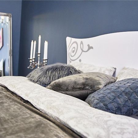 Designer Apartment In The Center Lviv Exteriör bild