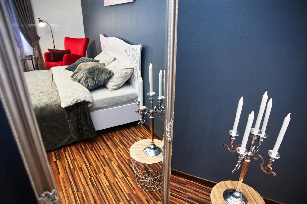 Designer Apartment In The Center Lviv Exteriör bild