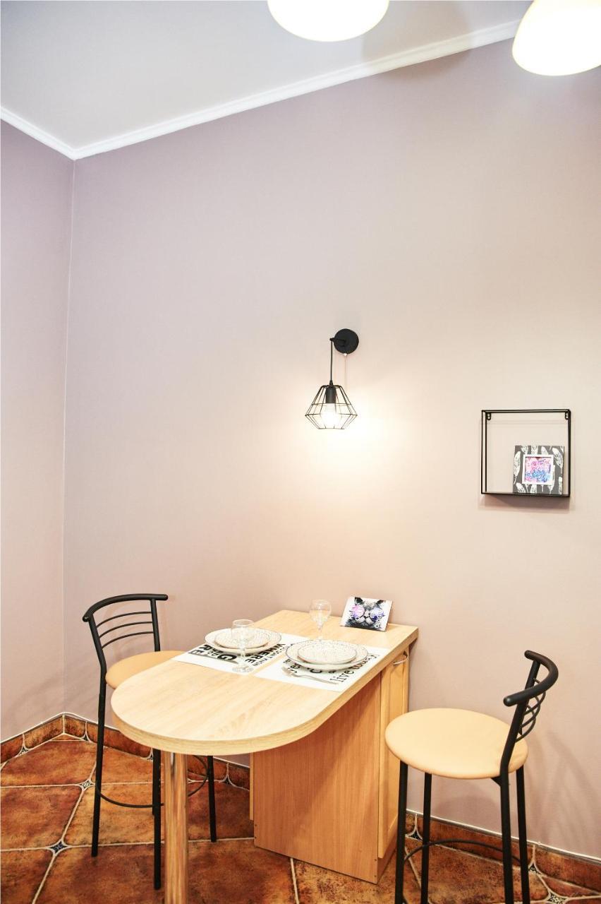 Designer Apartment In The Center Lviv Exteriör bild