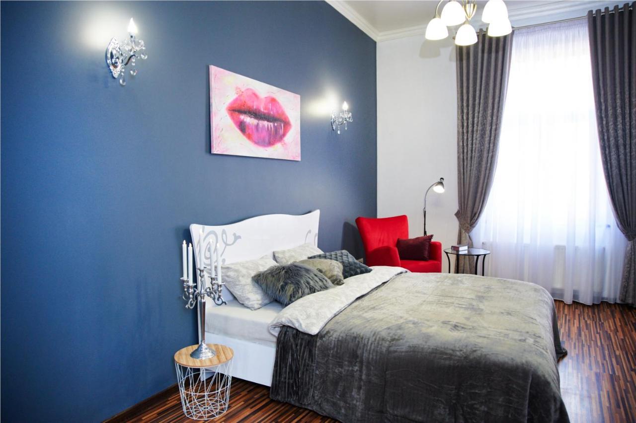 Designer Apartment In The Center Lviv Exteriör bild