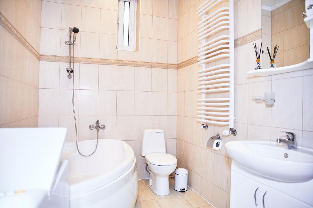 Designer Apartment In The Center Lviv Exteriör bild