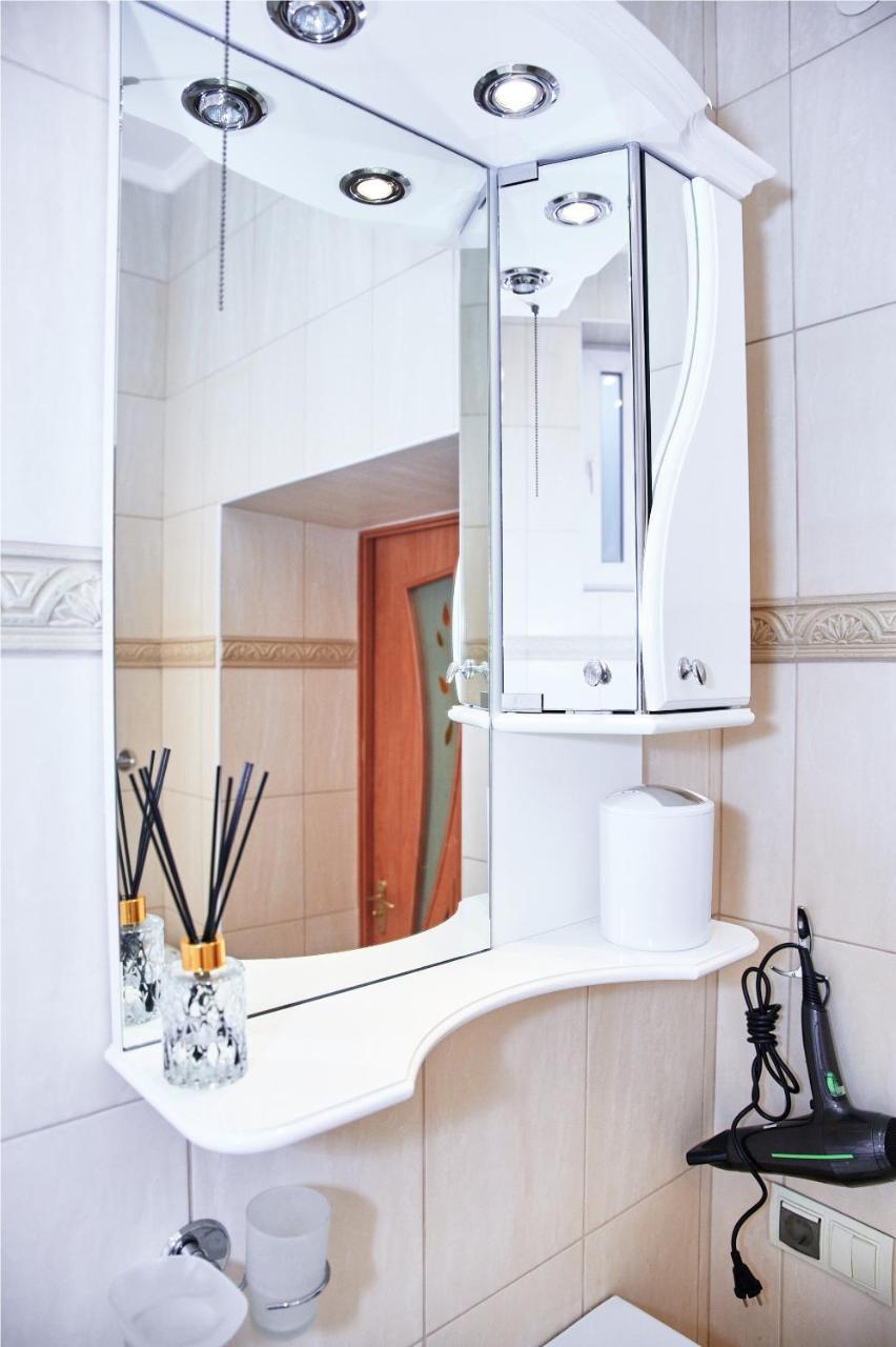 Designer Apartment In The Center Lviv Exteriör bild