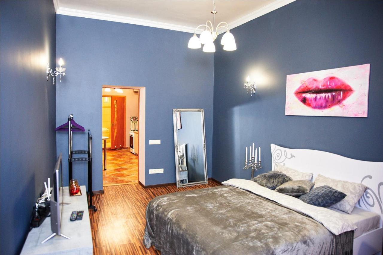 Designer Apartment In The Center Lviv Exteriör bild
