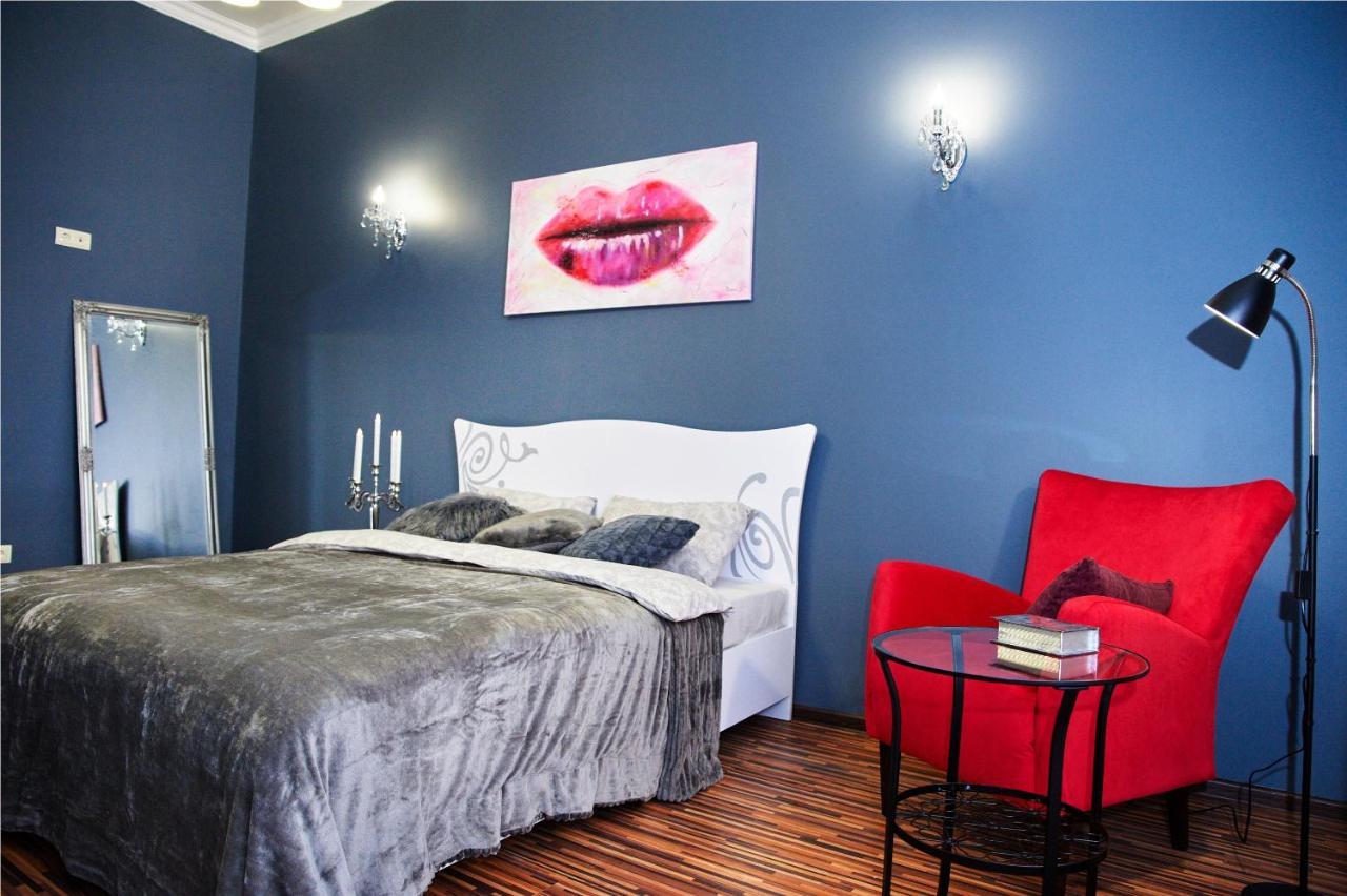 Designer Apartment In The Center Lviv Exteriör bild