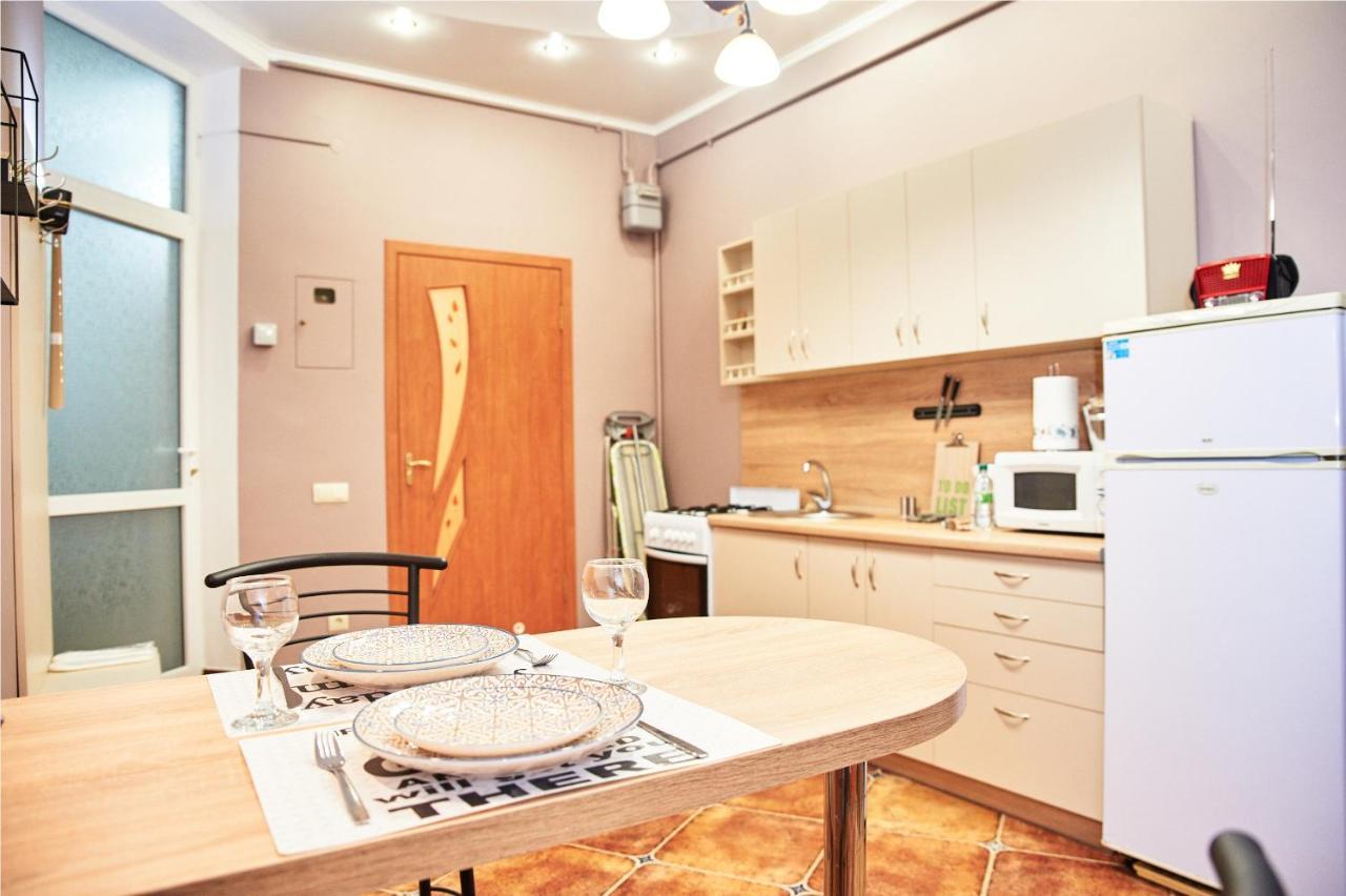 Designer Apartment In The Center Lviv Exteriör bild