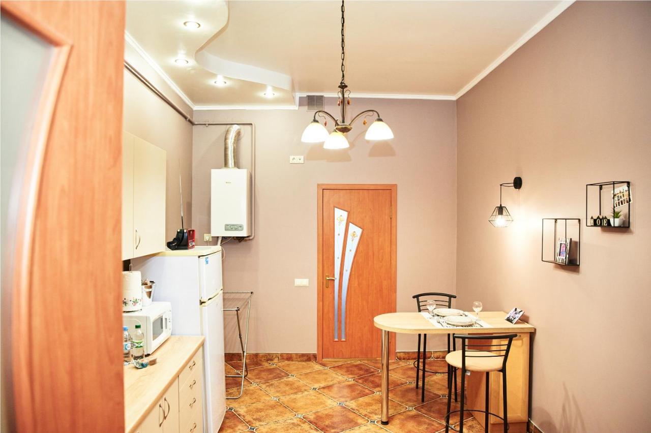 Designer Apartment In The Center Lviv Exteriör bild