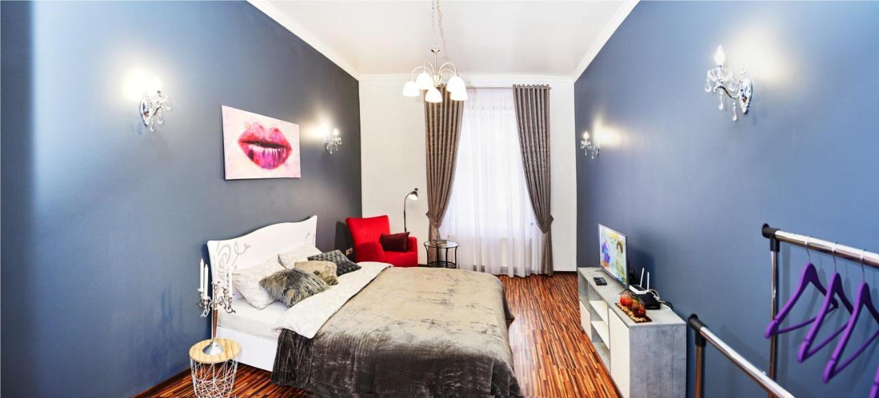Designer Apartment In The Center Lviv Exteriör bild